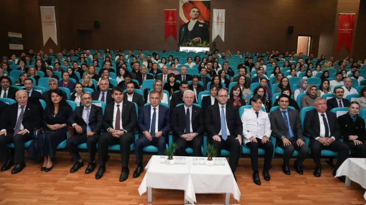 İstanbul Valisi Davut Gül ve Sarıyer Kaymakamı Ömer Kalaylı Dünya Diş Hekimleri Günü'ne Katıldı İstanbul Valisi Davut Gül ve Sarıyer Kaymakamı Ömer Kalaylı Dünya Diş Hekimleri Günü'ne Katıldı