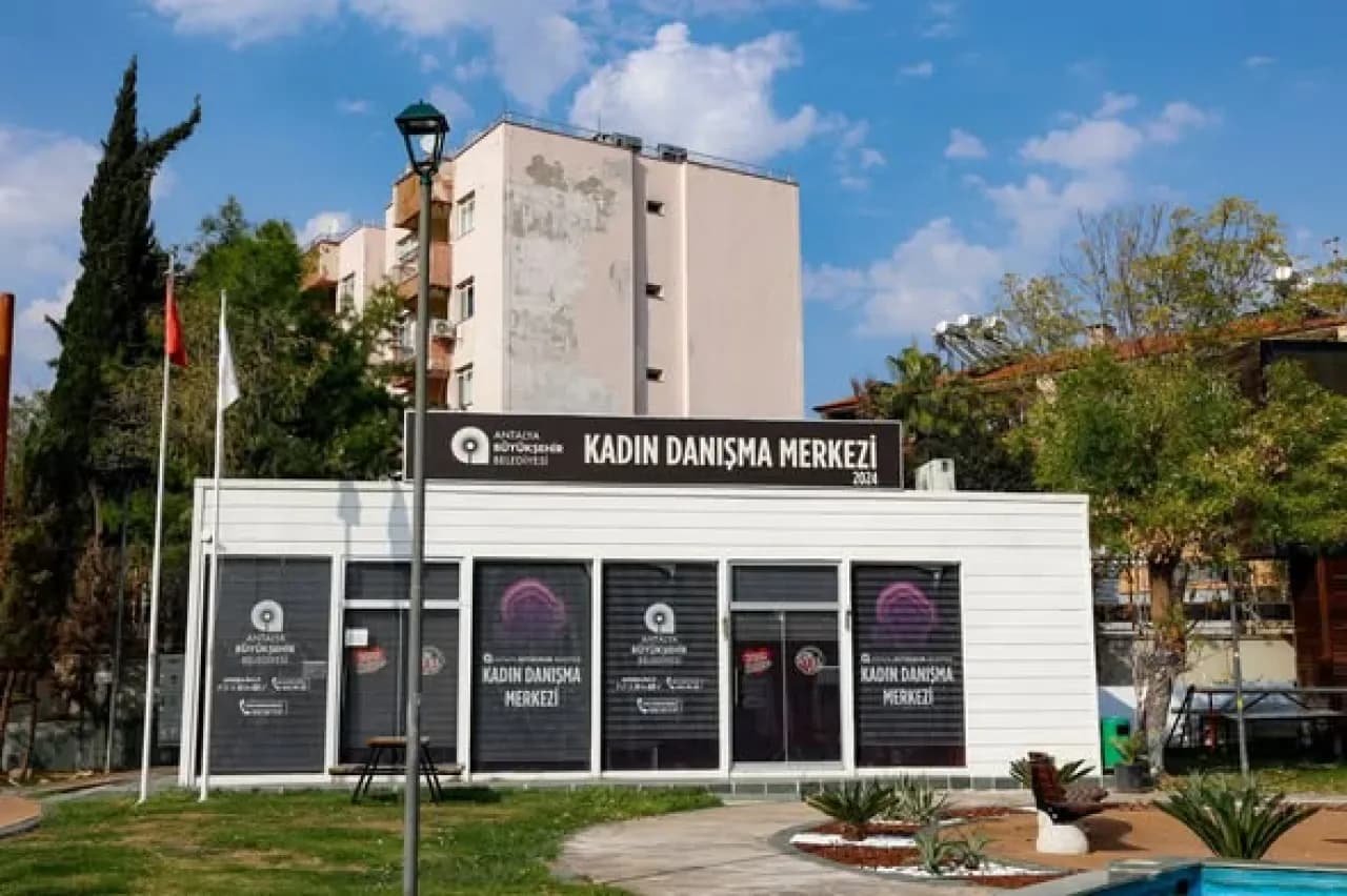 Antalya Büyükşehir Belediyesi, Kadın Danışma Merkezi'nde İşaret Dili Eğitimi Düzenledi Antalya Büyükşehir Belediyesi, Kadın Danışma Merkezi'nde İşaret Dili Eğitimi Düzenledi