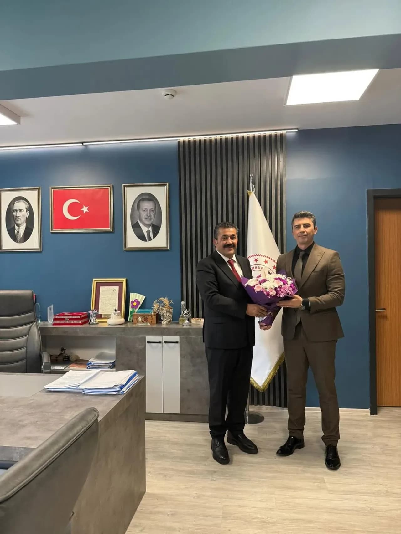 Kâğıthane'de Öğretmenler Günü Ziyareti: İlçe Emniyet Müdürlüğü'nden Eğitim Müdürü'ne Anlamlı Jest Kâğıthane'de Öğretmenler Günü Ziyareti: İlçe Emniyet Müdürlüğü'nden Eğitim Müdürü'ne Anlamlı Jest