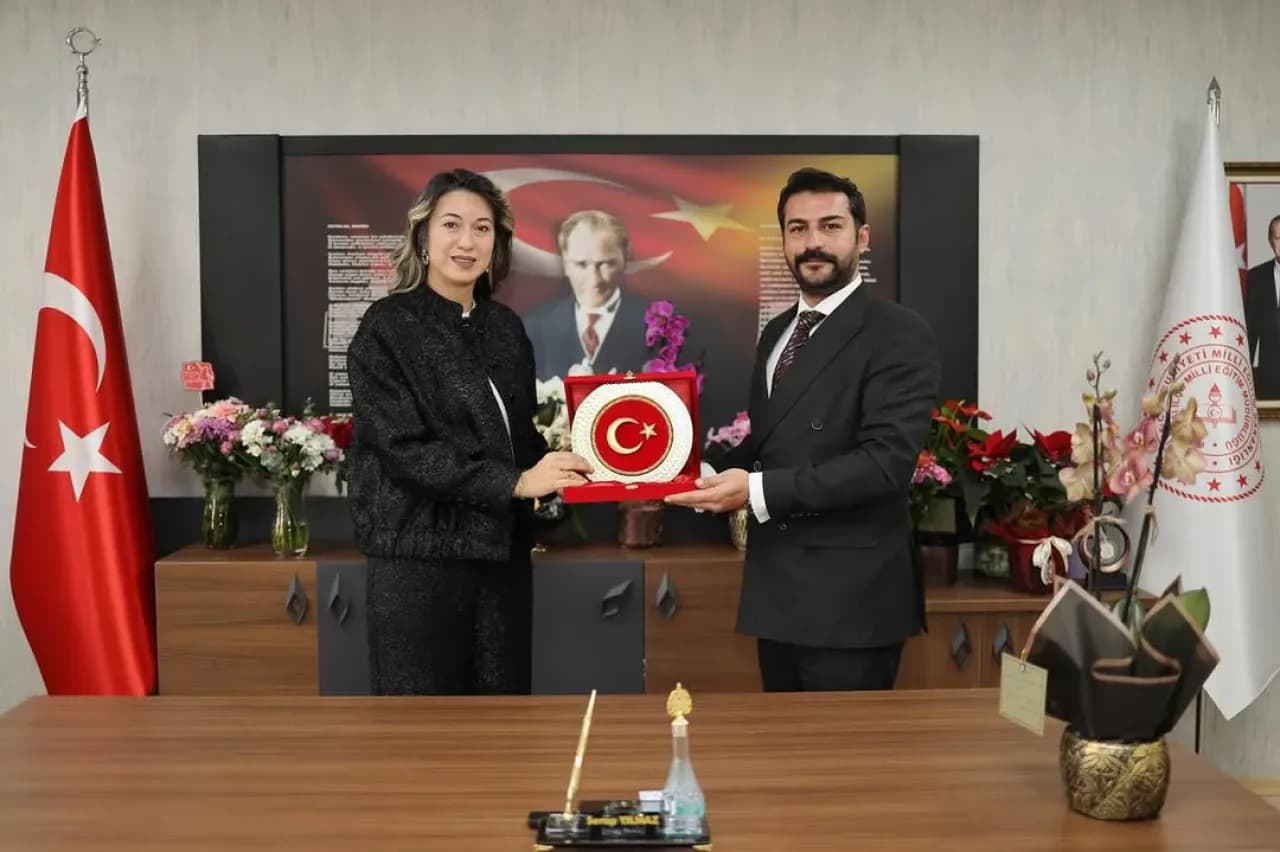 Ankara MHP'li Mehmet Okman, Öğretmenler Günü'nde Gölbaşı İlçe Milli Eğitim Müdürü Serap Yılmaz'ı Ziyaret Etti Ankara MHP'li Mehmet Okman, Öğretmenler Günü'nde Gölbaşı İlçe Milli Eğitim Müdürü Serap Yılmaz'ı Ziyaret Etti