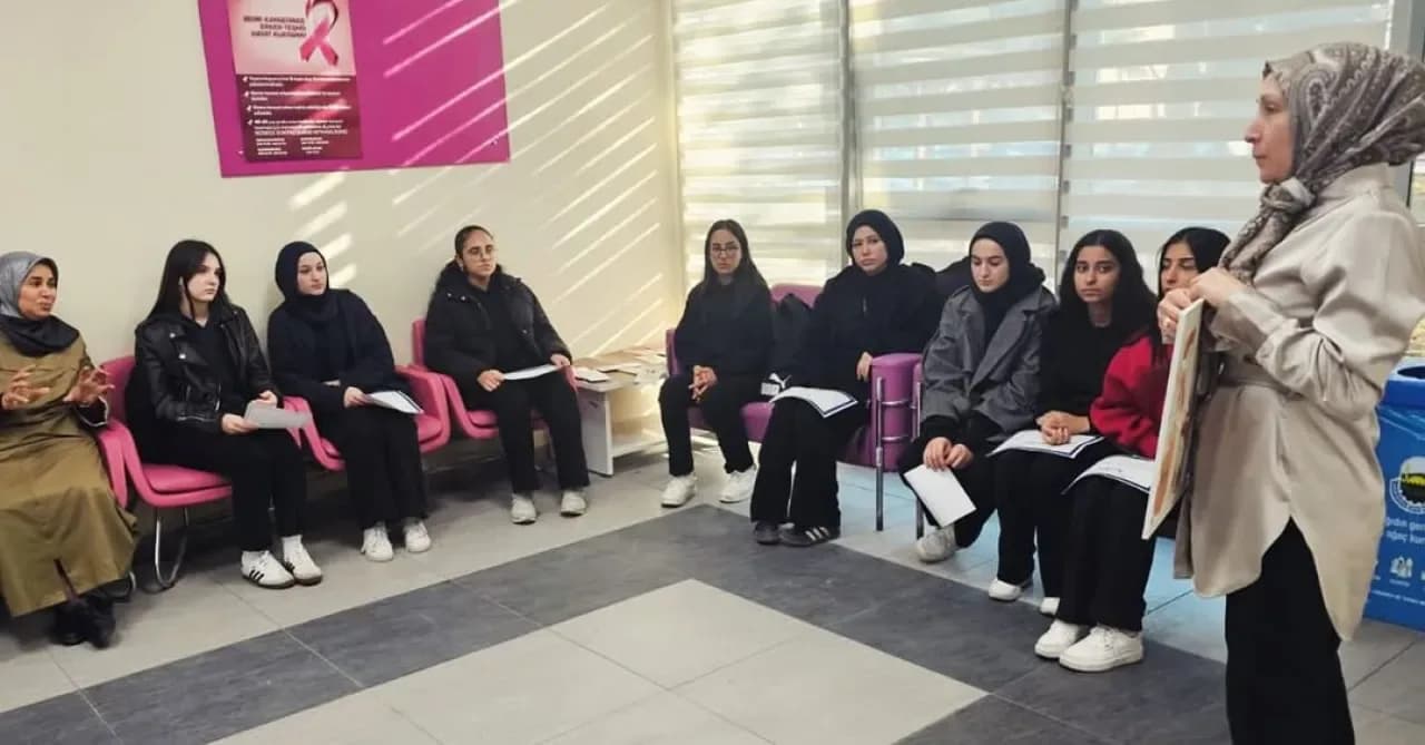 Bursa İnegöl'de Sağlık Meslek Lisesi Öğrencilerine İlçe Sağlık Müdürlüğü Tanıtıldı