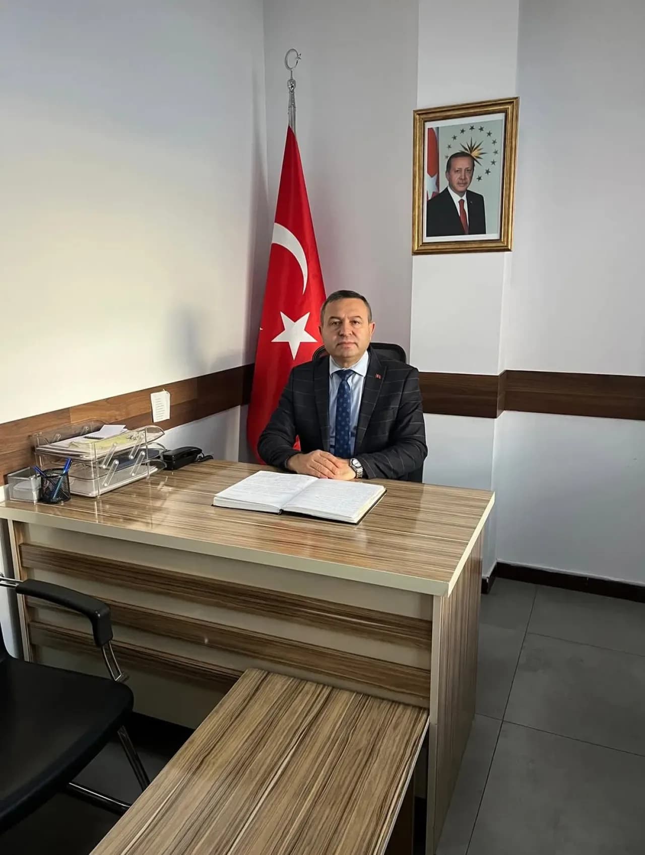 AK Parti Yenimahalle İlçe Başkanlığı'nda Günlük Nöbetçi ve İletişim Bilgileri AK Parti Yenimahalle İlçe Başkanlığı'nda Günlük Nöbetçi ve İletişim Bilgileri