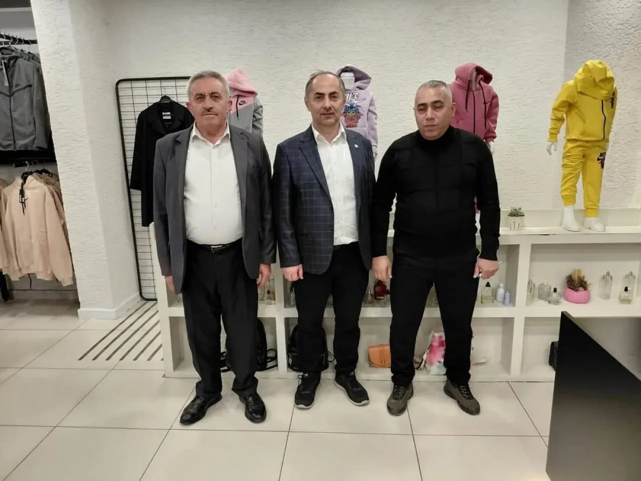 AK Parti Ümraniye İlçe Teşkilatı Atatürk Mahallesi Esnaf Ziyaretlerini Gerçekleştirdi AK Parti Ümraniye İlçe Teşkilatı Atatürk Mahallesi Esnaf Ziyaretlerini Gerçekleştirdi