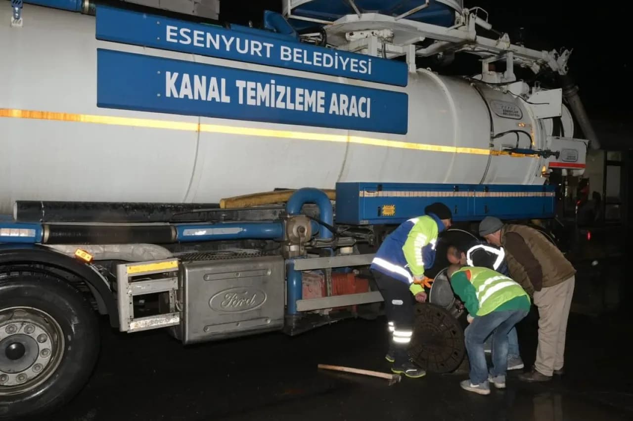 Esenyurt Belediyesi, Sağanak Yağışta Vatandaşın Yanında Esenyurt Belediyesi, Sağanak Yağışta Vatandaşın Yanında