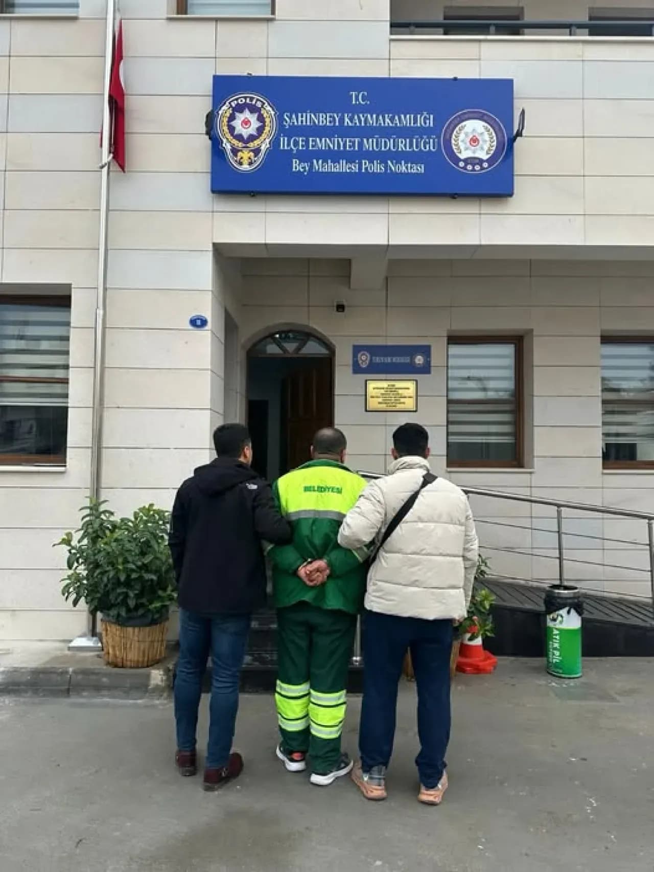 Gaziantep'te Kasten Öldürme Zanlısı, Belediye İşçisi Kılığında Yakalandı