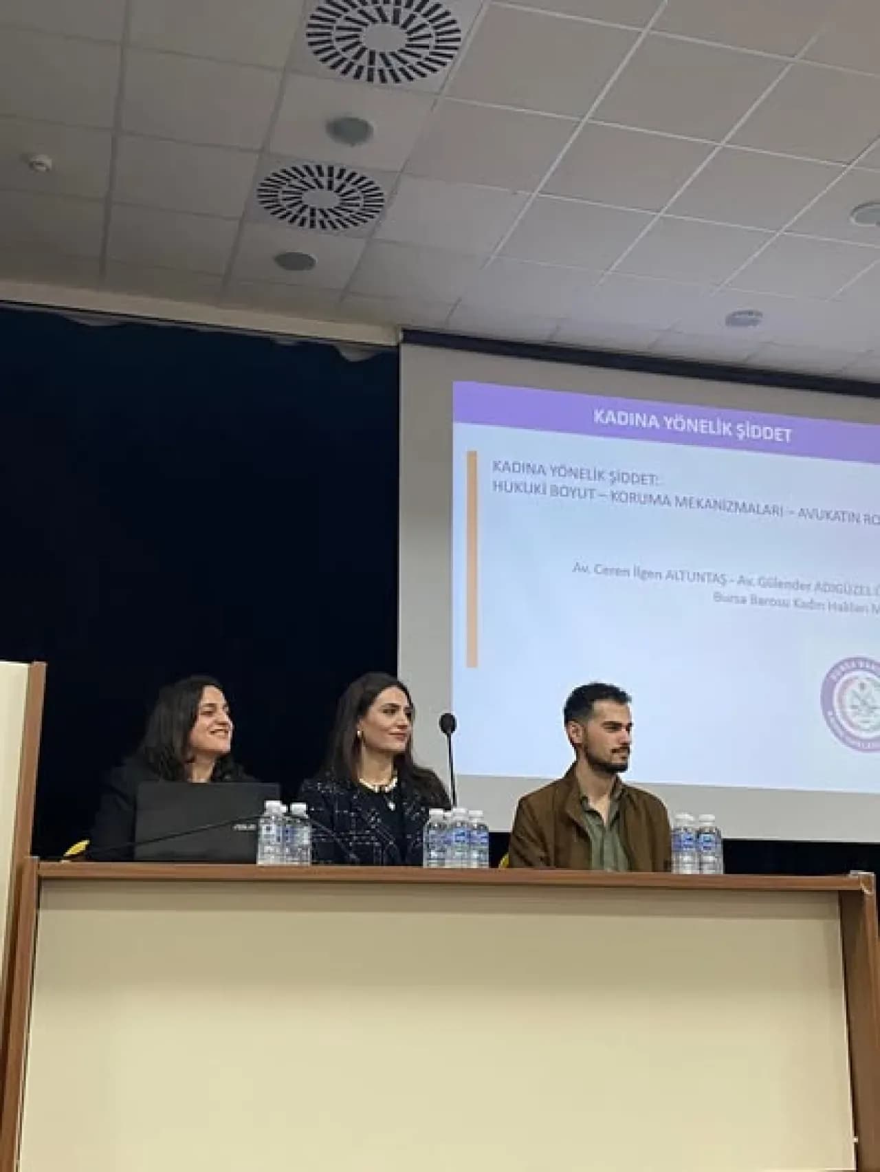 Bursa'da Hukuk Öğrencilerine Kadına Yönelik Şiddet ve Hukuki Koruma Mekanizmaları Anlatıldı Bursa'da Hukuk Öğrencilerine Kadına Yönelik Şiddet ve Hukuki Koruma Mekanizmaları Anlatıldı