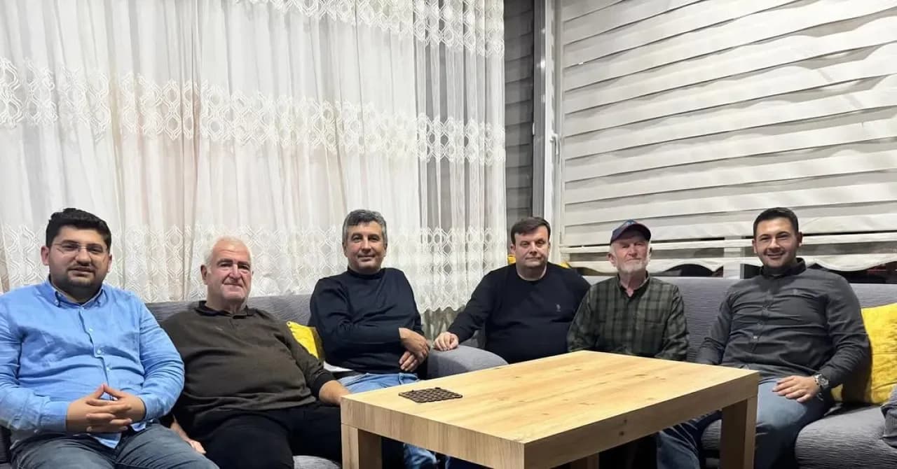 MHP'li Yöneticilerden Serik'te "Hayırlı Günler Komşum" Ziyareti MHP'li Yöneticilerden Serik'te "Hayırlı Günler Komşum" Ziyareti