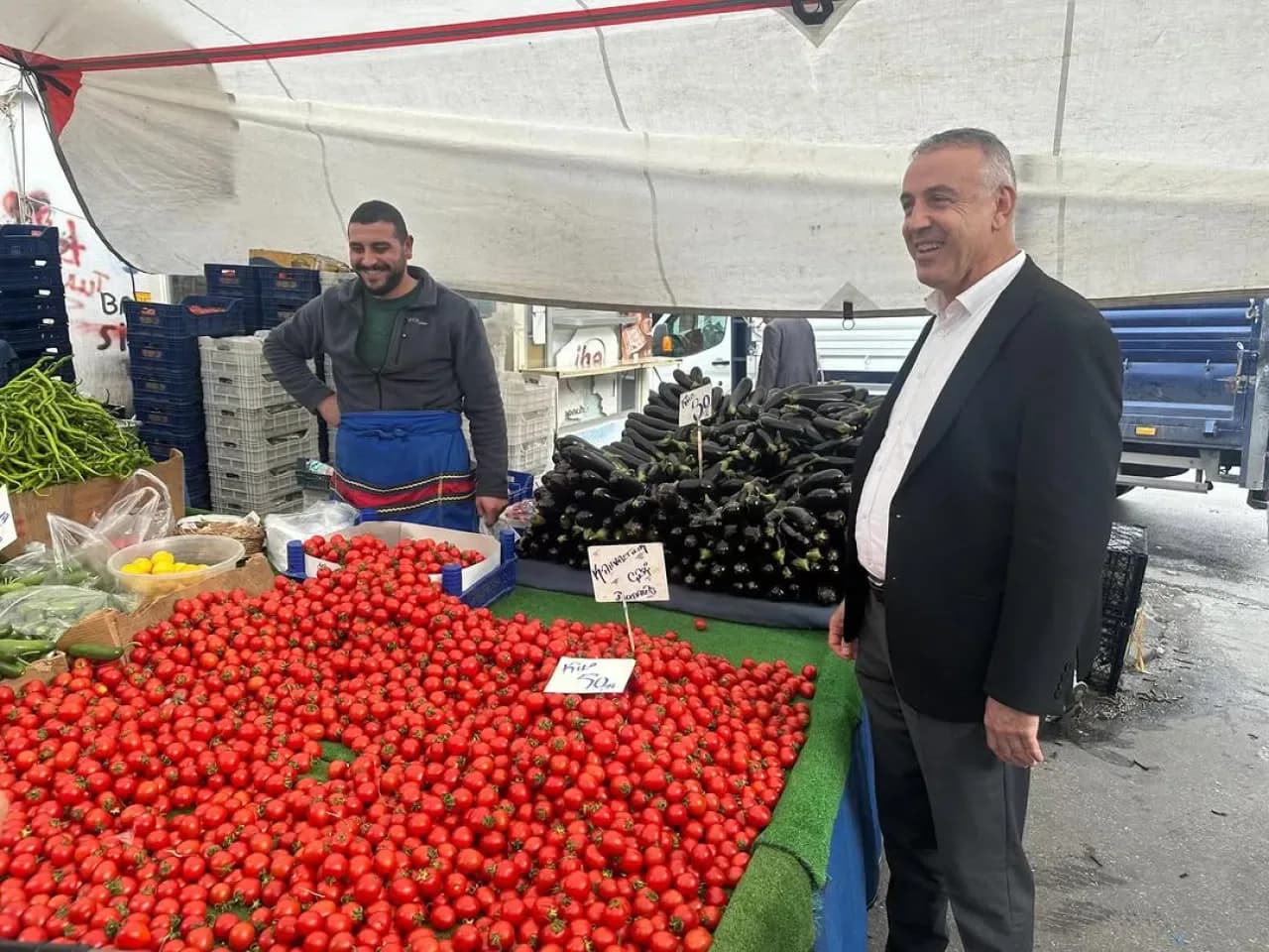 İBB Ümraniye İlçe Başkanı, İnkılap Semt Pazarı'nda Esnaf ve Hemşehrilerle Buluştu İBB Ümraniye İlçe Başkanı, İnkılap Semt Pazarı'nda Esnaf ve Hemşehrilerle Buluştu