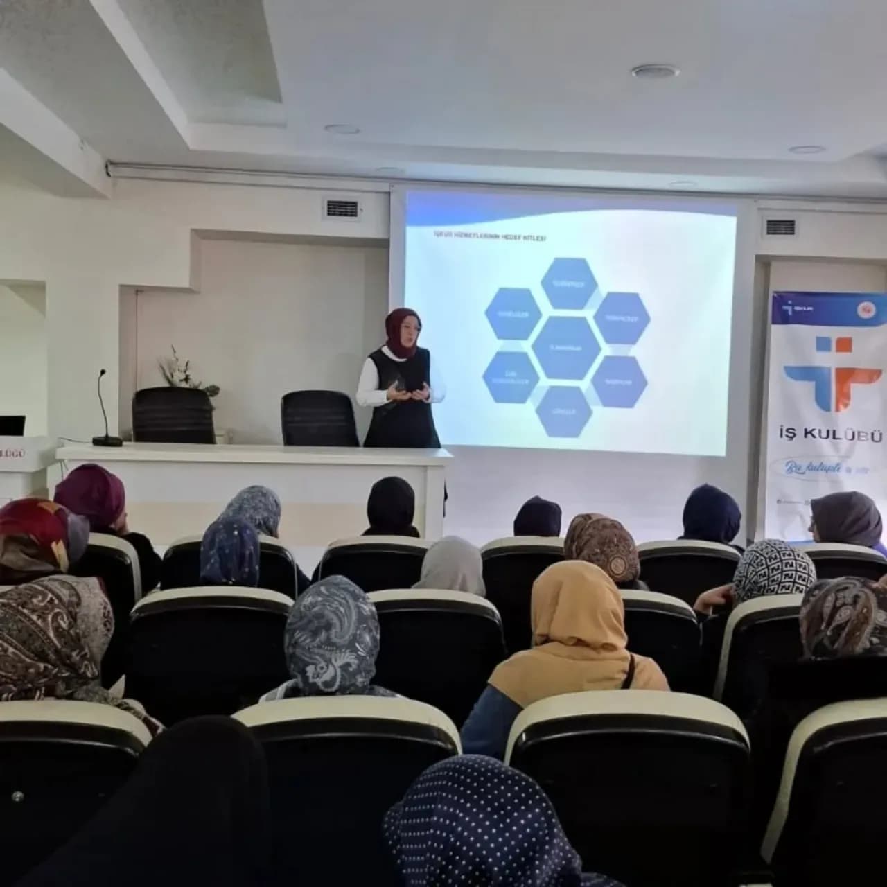 İŞKUR Gölcük'ten Başiskele Müftülüğü Çalışanlarına İş Arama Becerileri Semineri İŞKUR Gölcük'ten Başiskele Müftülüğü Çalışanlarına İş Arama Becerileri Semineri