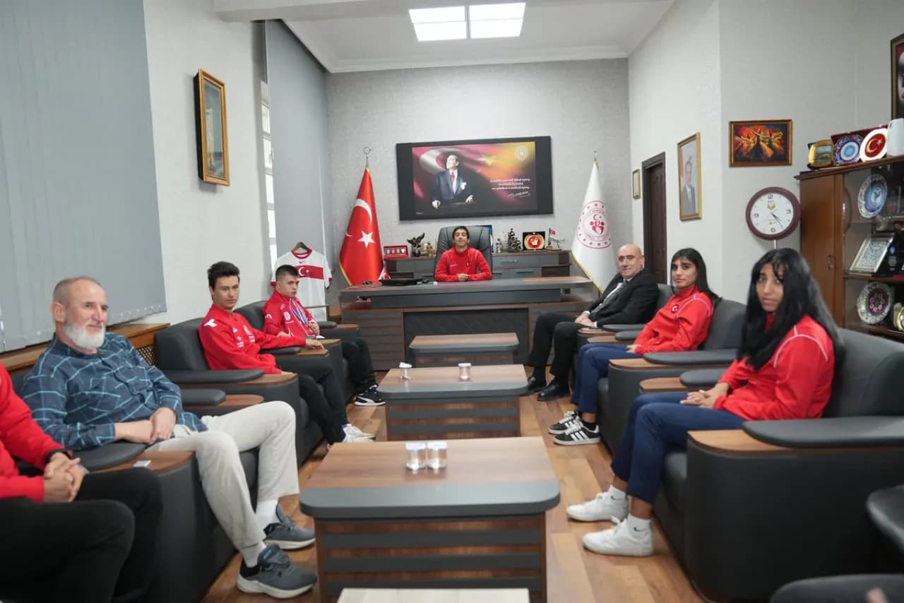 Konya'da Dünya ve Avrupa Şampiyonu Özel Sporcular, 3 Aralık Dünya Engelliler Günü'nde İl Müdürlüğünü Ziyaret Etti Konya'da Dünya ve Avrupa Şampiyonu Özel Sporcular, 3 Aralık Dünya Engelliler Günü'nde İl Müdürlüğünü Ziyaret Etti