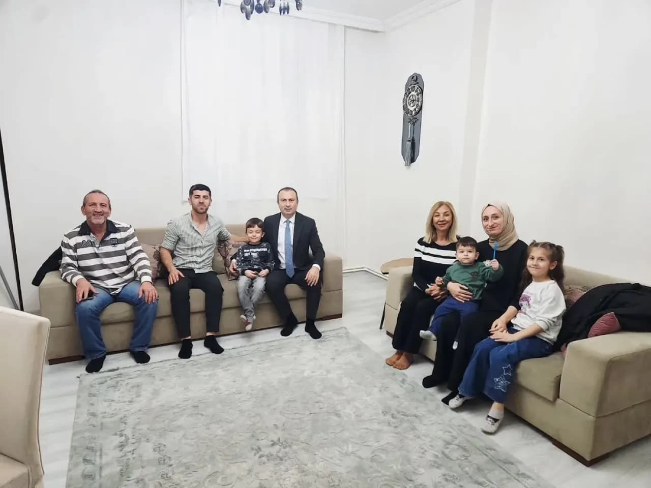 MHP Bakırköy, "Hayırlı Günler Komşum" Projesi Kapsamında Aile Ziyareti Gerçekleştirdi MHP Bakırköy, "Hayırlı Günler Komşum" Projesi Kapsamında Aile Ziyareti Gerçekleştirdi