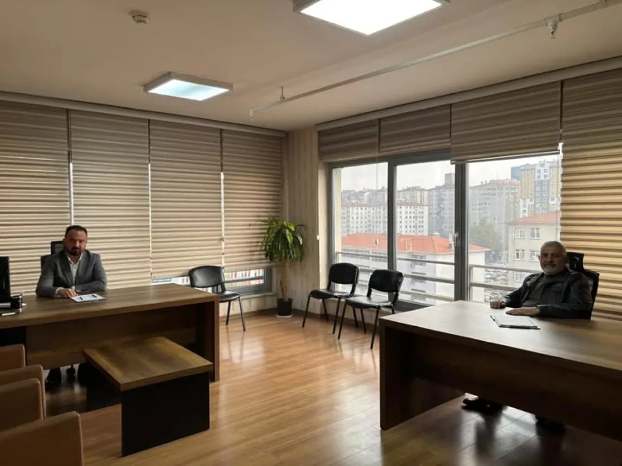 AK Parti Kayseri'de Nöbetçi Başkan Uygulaması ile Misafirlerini Ağırlıyor AK Parti Kayseri'de Nöbetçi Başkan Uygulaması ile Misafirlerini Ağırlıyor