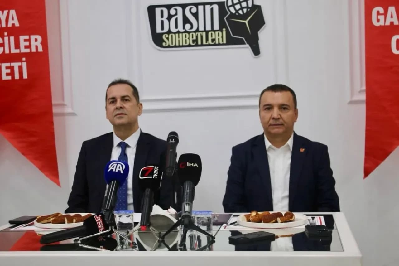 Antalya Gazeteciler Cemiyeti'nin Konuğu Antalyaspor Başkanı Rıza Perçin Oldu Antalya Gazeteciler Cemiyeti'nin Konuğu Antalyaspor Başkanı Rıza Perçin Oldu