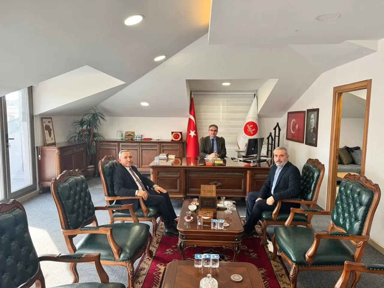 Kadışehri İlçe Milli Eğitim Müdürü Nuri Aksoy, Bağcılar İlçe Müftüsü Ömer Kayhan'ı Ziyaret Etti Kadışehri İlçe Milli Eğitim Müdürü Nuri Aksoy, Bağcılar İlçe Müftüsü Ömer Kayhan'ı Ziyaret Etti