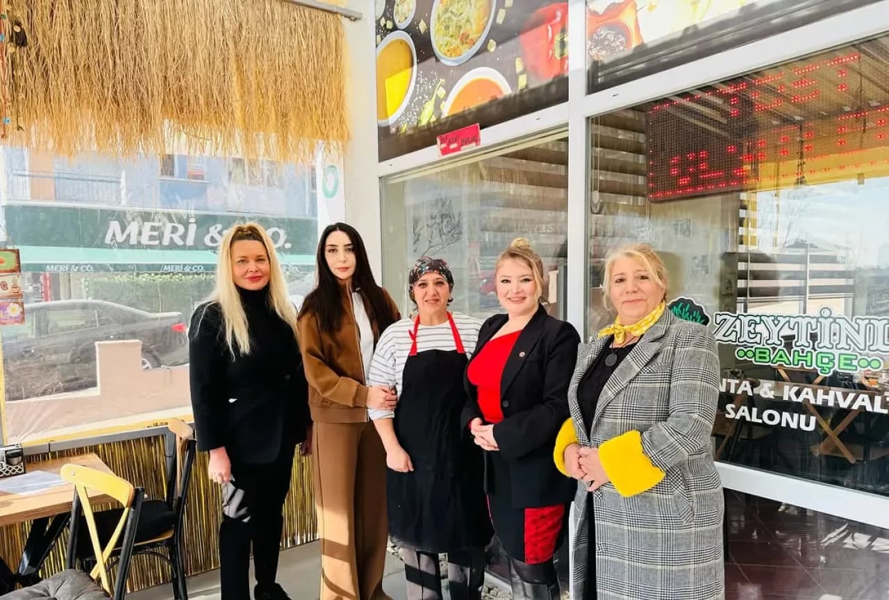 MHP'li Kadınlar Yenimahalle'de Esnaf Ziyareti Gerçekleştirdi MHP'li Kadınlar Yenimahalle'de Esnaf Ziyareti Gerçekleştirdi