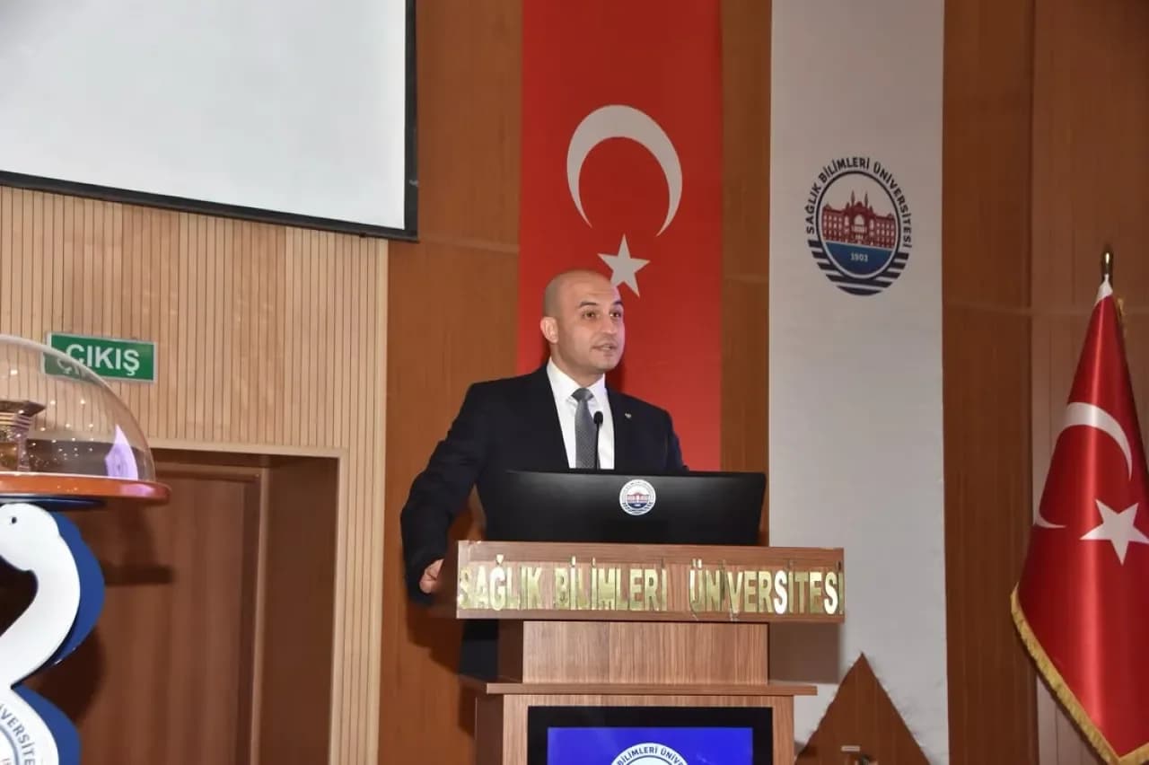 Sağlık Bilimleri Üniversitesi'nde Eczacılık Öğrencileri Beyaz Önlüklerini Giydi