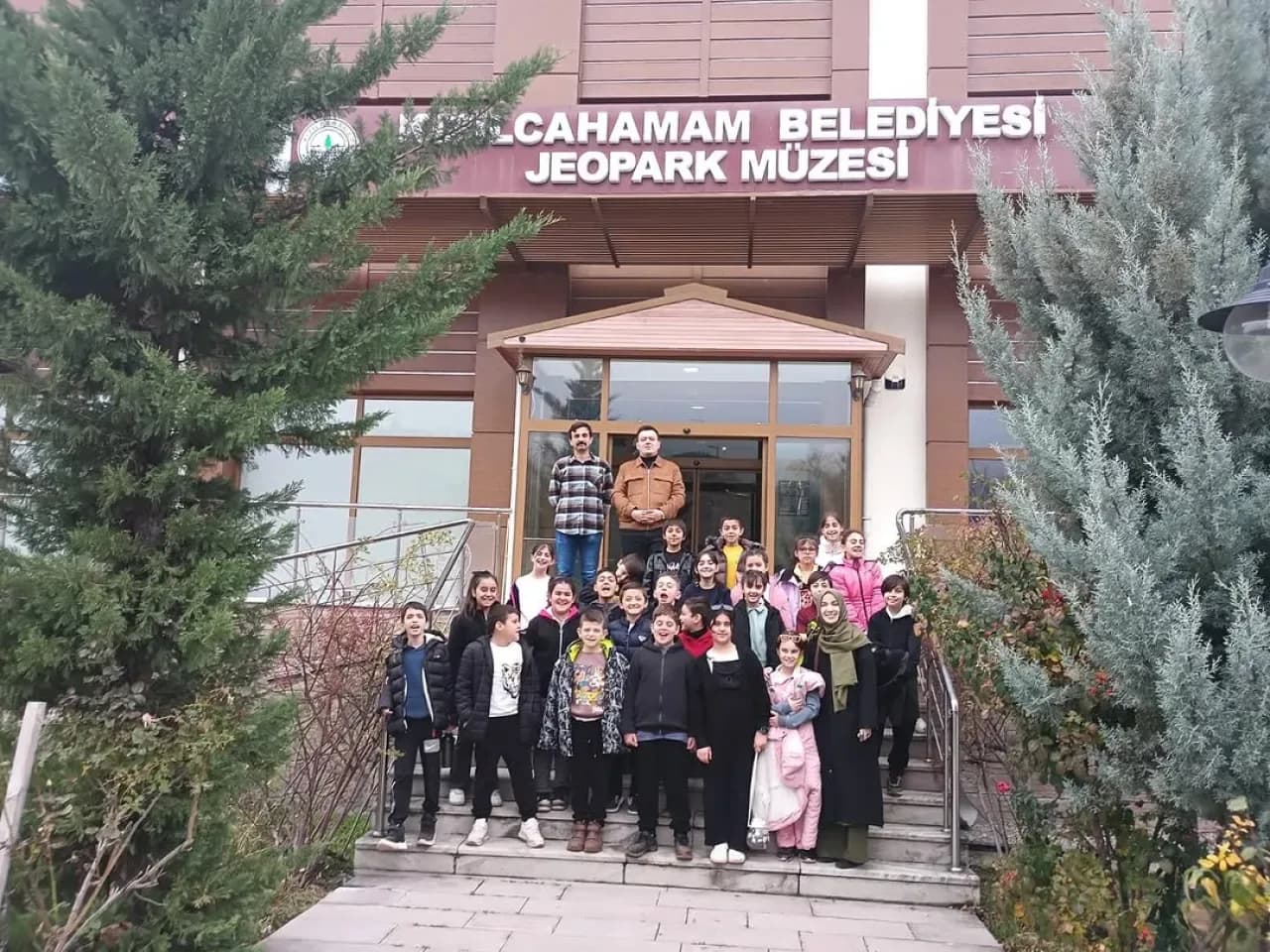 Kızılcahamam'da Minik Öğrenciler Jeopark Müzesi'nde Doğanın Tarihine Yolculuk Yaptı Kızılcahamam'da Minik Öğrenciler Jeopark Müzesi'nde Doğanın Tarihine Yolculuk Yaptı