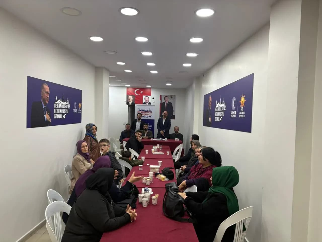 AK Parti Beyoğlu'nda Piripaşa Mahallesi'nde Yönetim Kurulu Toplantısı Düzenlendi AK Parti Beyoğlu'nda Piripaşa Mahallesi'nde Yönetim Kurulu Toplantısı Düzenlendi
