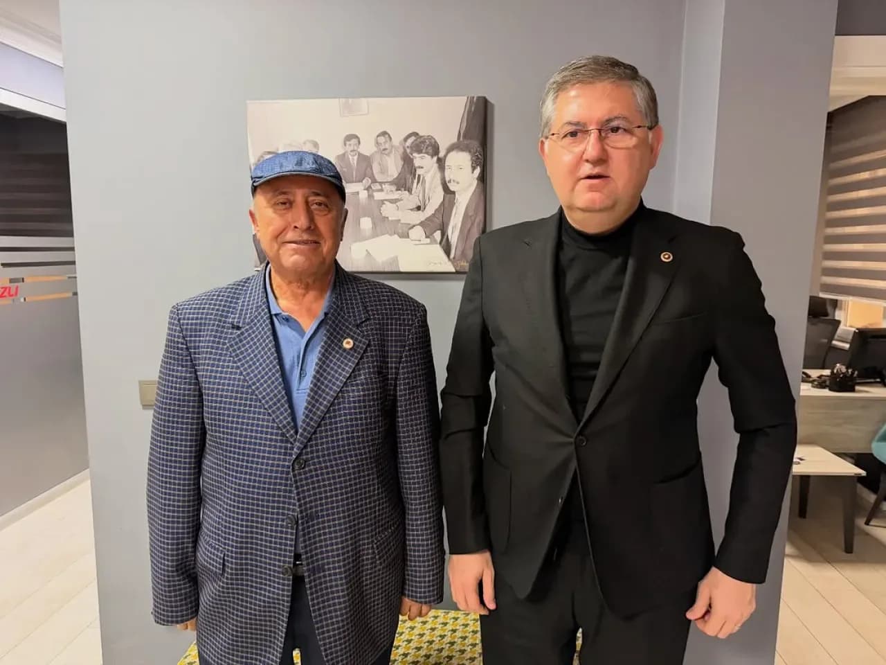 CHP'li Yıldızlı, Parti Büyüğü Orhan Karadağ'ı Ziyaret Etti CHP'li Yıldızlı, Parti Büyüğü Orhan Karadağ'ı Ziyaret Etti
