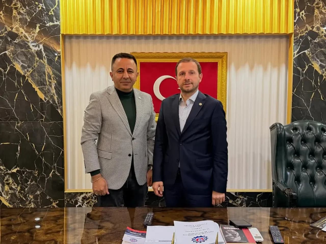 AK Partili Ahmet Kılıç, Özçelik-İş Sendikası Genel Başkanı Çölcü'yü Ziyaret Etti AK Partili Ahmet Kılıç, Özçelik-İş Sendikası Genel Başkanı Çölcü'yü Ziyaret Etti