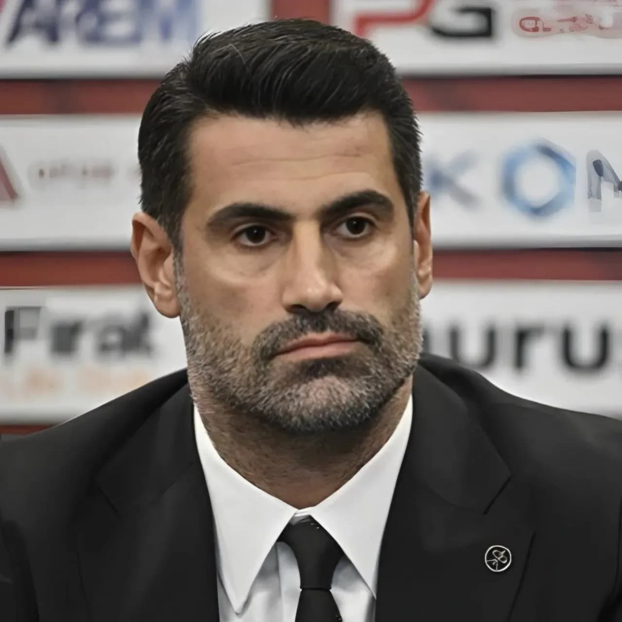 Volkan Demirel'den Muhabire Sert Tepki: "Sana Özel Telefon Mu Açacaktım?" Volkan Demirel'den Muhabire Sert Tepki: "Sana Özel Telefon Mu Açacaktım?"