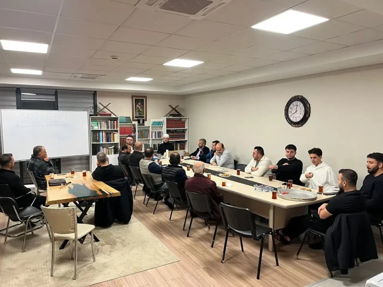 Tema İstanbul Camii'nde Kur'an Tefsir Dersleri Cemaatten Yoğun İlgi Görüyor