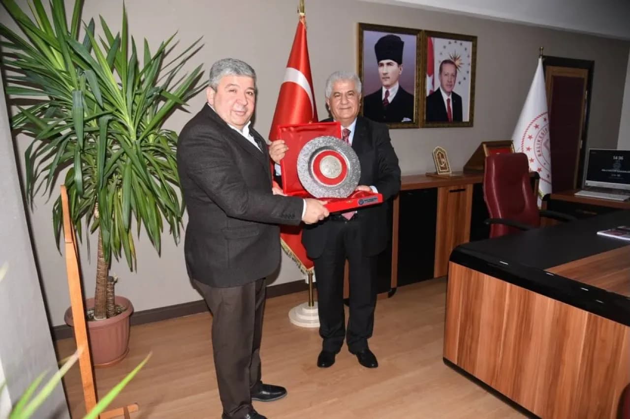 Eğitim Bir Sen ve Memur Sen Balıkesir İl Başkanı, İl Milli Eğitim Müdürü'nü Ziyaret Etti