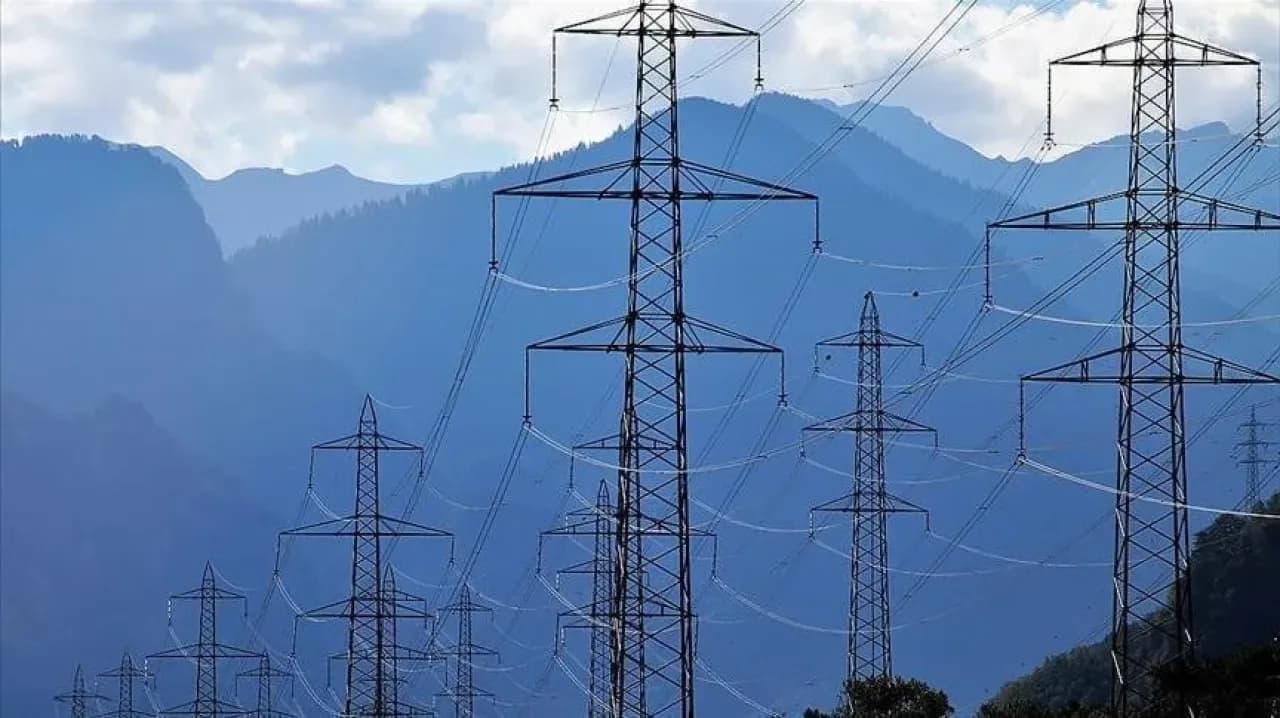 Türkiye'de Elektrik Üretimi ve Tüketimi Açıklandı: Doğal Gaz İlk Sırada Türkiye'de Elektrik Üretimi ve Tüketimi Açıklandı: Doğal Gaz İlk Sırada