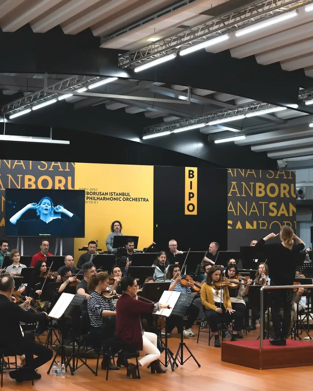 Barbara Hannigan Yönetimindeki Borusan İstanbul Filarmoni Orkestrası Bu Akşam Sahne Alacak Barbara Hannigan Yönetimindeki Borusan İstanbul Filarmoni Orkestrası Bu Akşam Sahne Alacak