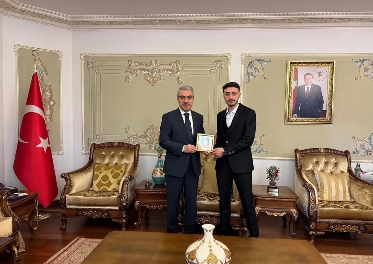 Üsküdar Kaymakamı Yazıcı, Genç Kızılay Heyetini Kabul Etti Üsküdar Kaymakamı Yazıcı, Genç Kızılay Heyetini Kabul Etti