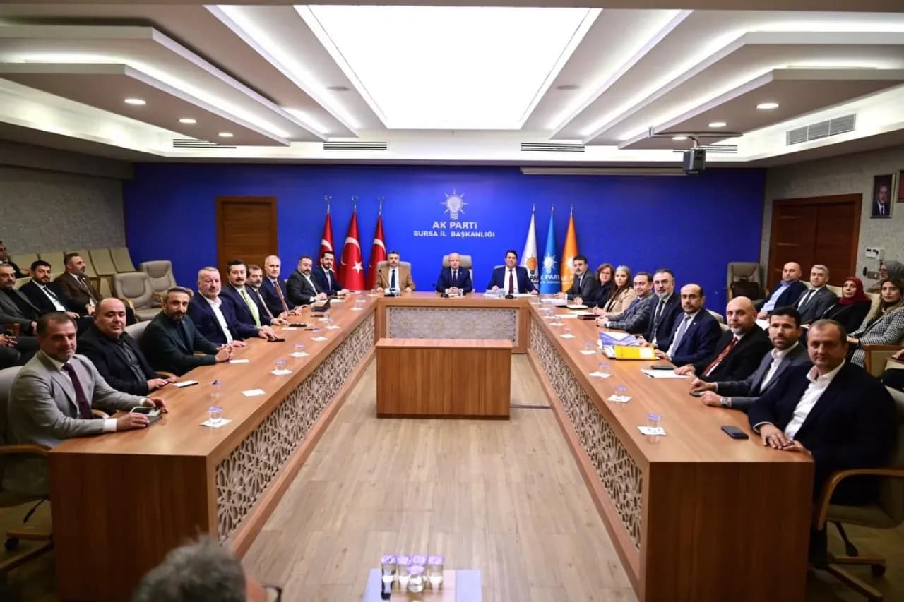 AK Parti Bursa Grubu, Büyükşehir Meclisi Aralık Ayı Toplantısı Öncesi Bir Araya Geldi AK Parti Bursa Grubu, Büyükşehir Meclisi Aralık Ayı Toplantısı Öncesi Bir Araya Geldi