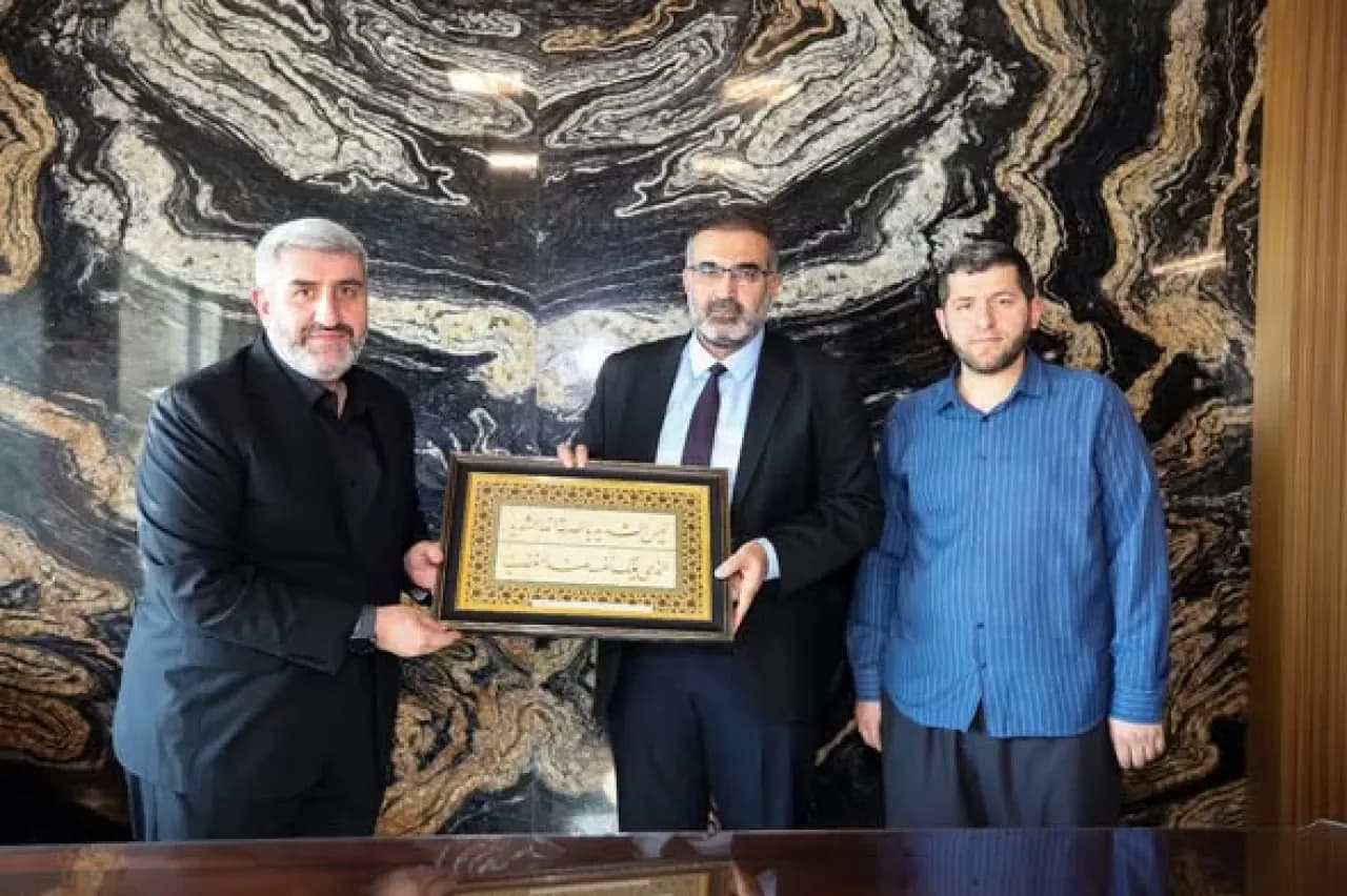 Yüreğir İlçe Müftüsü Dr. Süleyman Şahin, Beyza Piliç Yönetim Kurulu Başkanı'nı Ziyaret Etti Yüreğir İlçe Müftüsü Dr. Süleyman Şahin, Beyza Piliç Yönetim Kurulu Başkanı'nı Ziyaret Etti