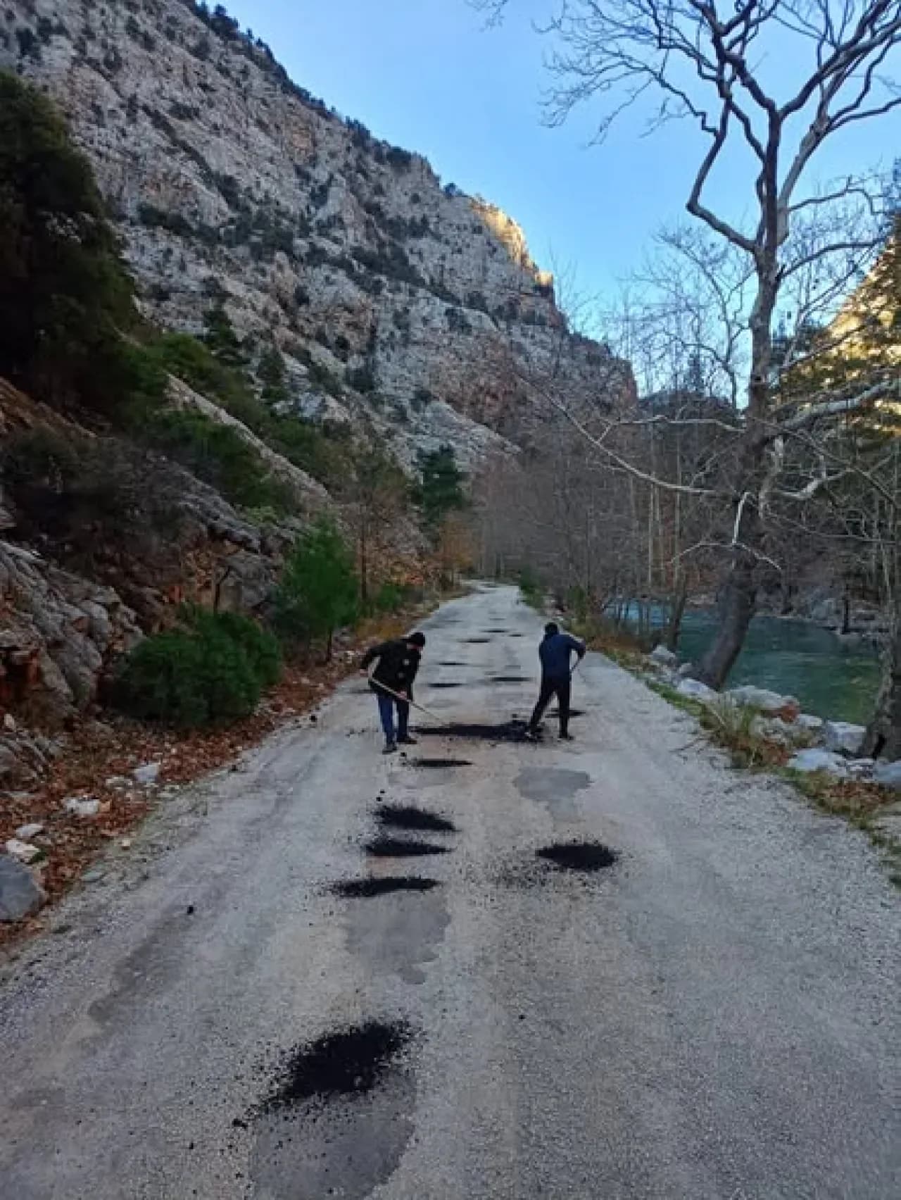 İbradı Belediyesi Üzümdere Güzergahında Yol Bakım Çalışmalarını Tamamladı İbradı Belediyesi Üzümdere Güzergahında Yol Bakım Çalışmalarını Tamamladı
