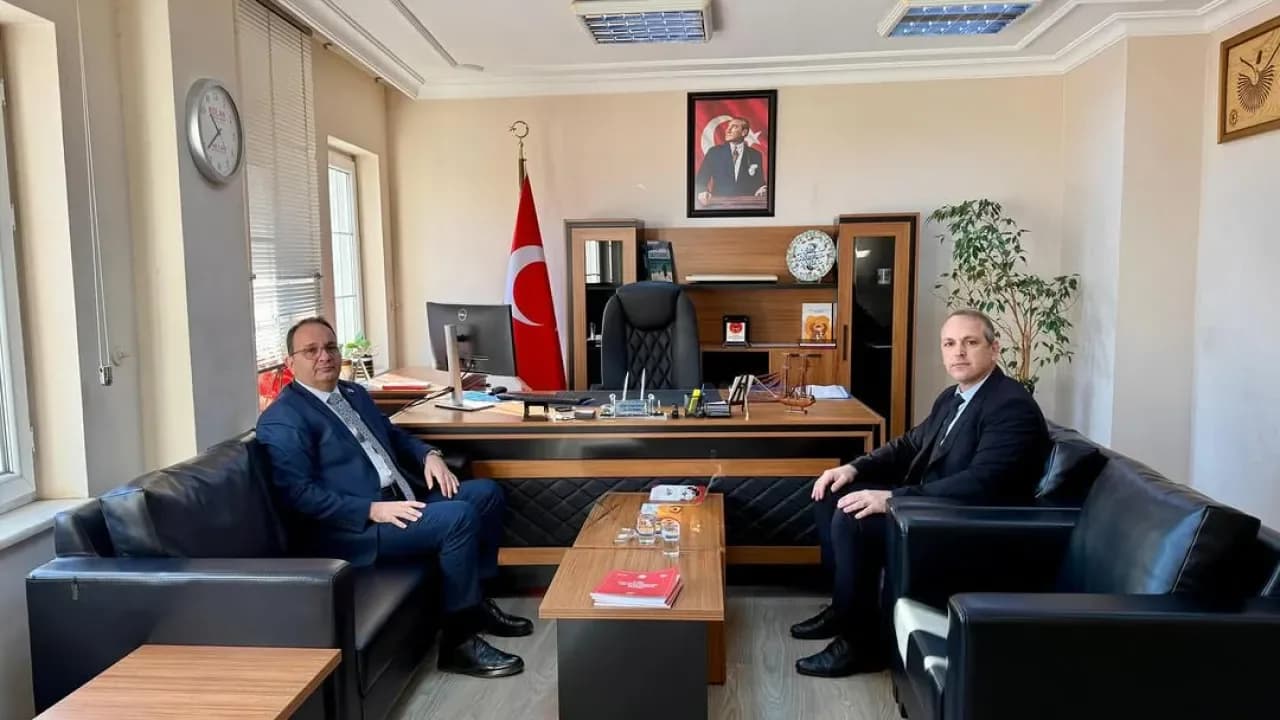 Şişli Kaymakamı Cevdet Ertürkmen'den Sosyal Hizmet Merkezi Personeline Ziyaret Şişli Kaymakamı Cevdet Ertürkmen'den Sosyal Hizmet Merkezi Personeline Ziyaret