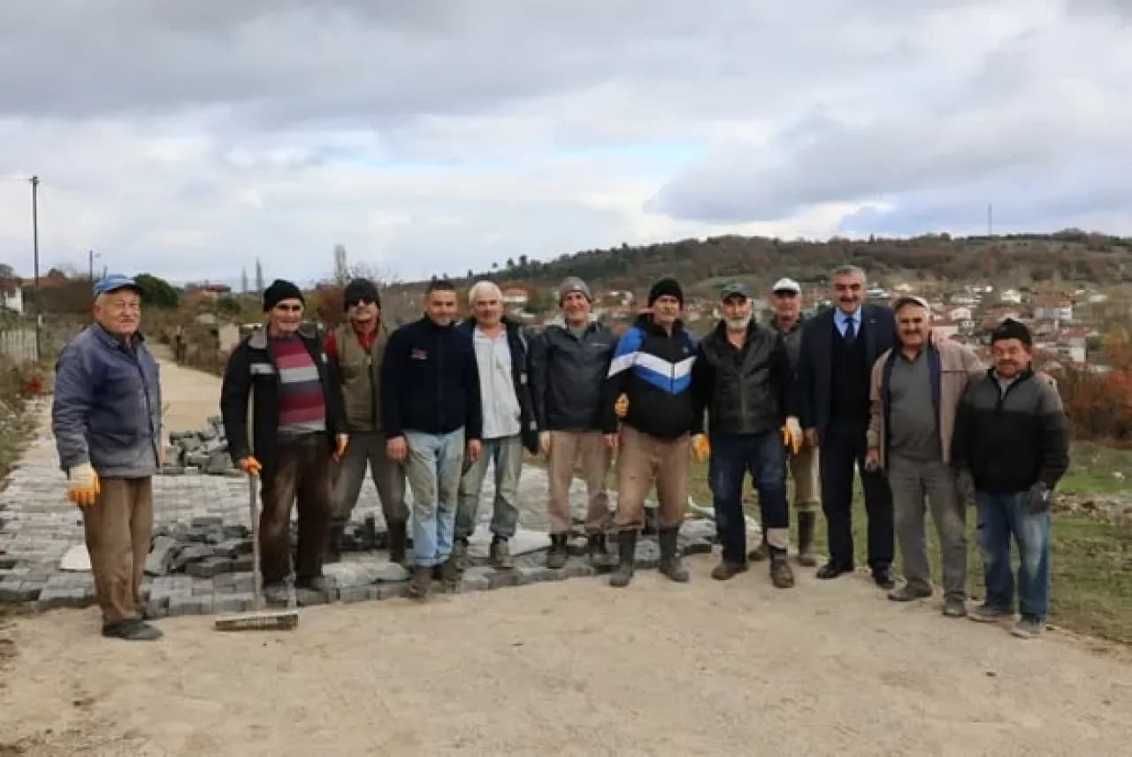 Balya'da Ören Mahallesi Sakinleri İmece Usulüyle Mahallelerini Güzelleştirdi Balya'da Ören Mahallesi Sakinleri İmece Usulüyle Mahallelerini Güzelleştirdi