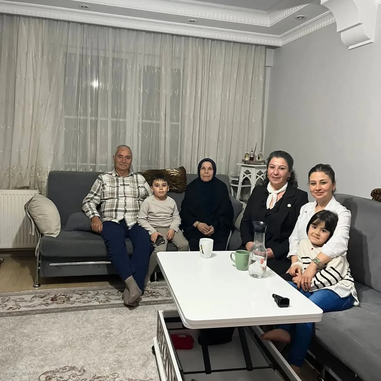 MHP Avcılar'dan Mahalle Ziyareti: Bahçeli'nin Selamları İletildi