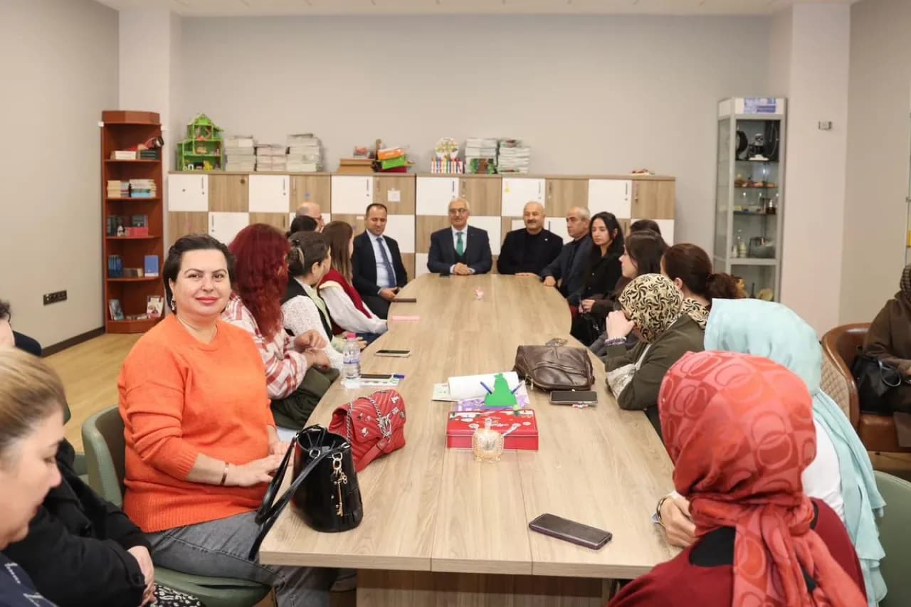 Gebze Kaymakamı Mehmet A. Özyiğit, Atatürk İlkokulu'nu Ziyaret Etti