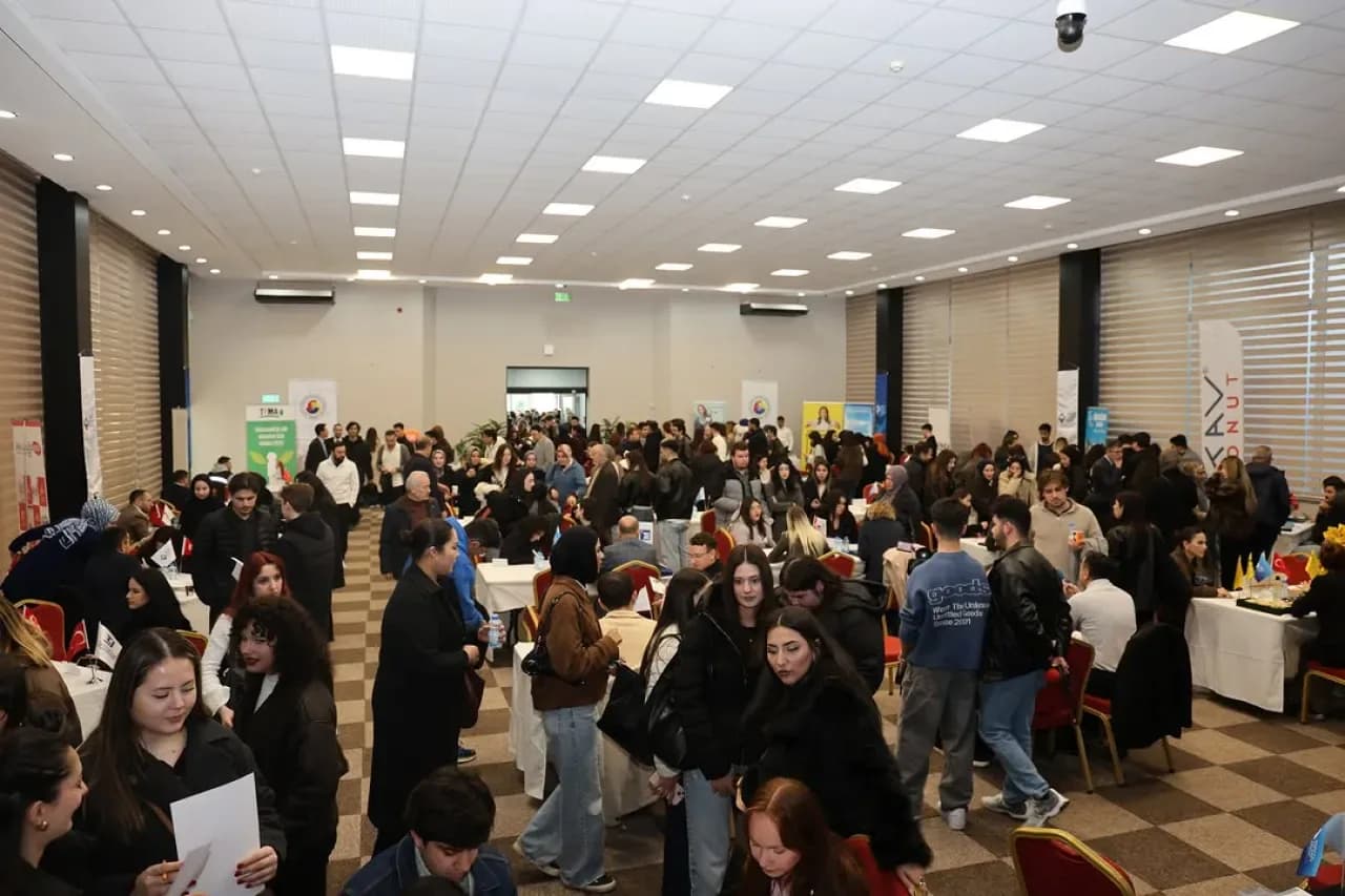 Körfez Ticaret Odası, Kariyer Günleri'nde İş Dünyası ve Öğrencileri Buluşturdu