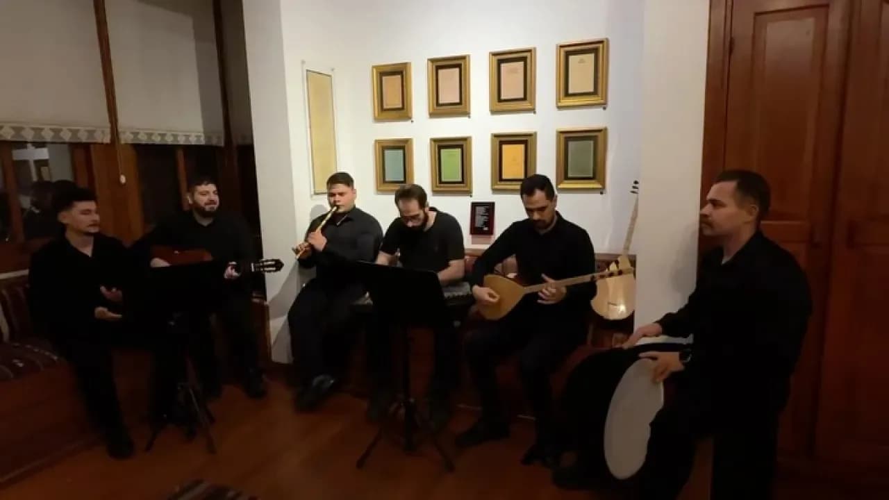 Bağcılar Kültür Sanat, Taceddin Dergahı'nda Türkü Gecesi Düzenledi Bağcılar Kültür Sanat, Taceddin Dergahı'nda Türkü Gecesi Düzenledi
