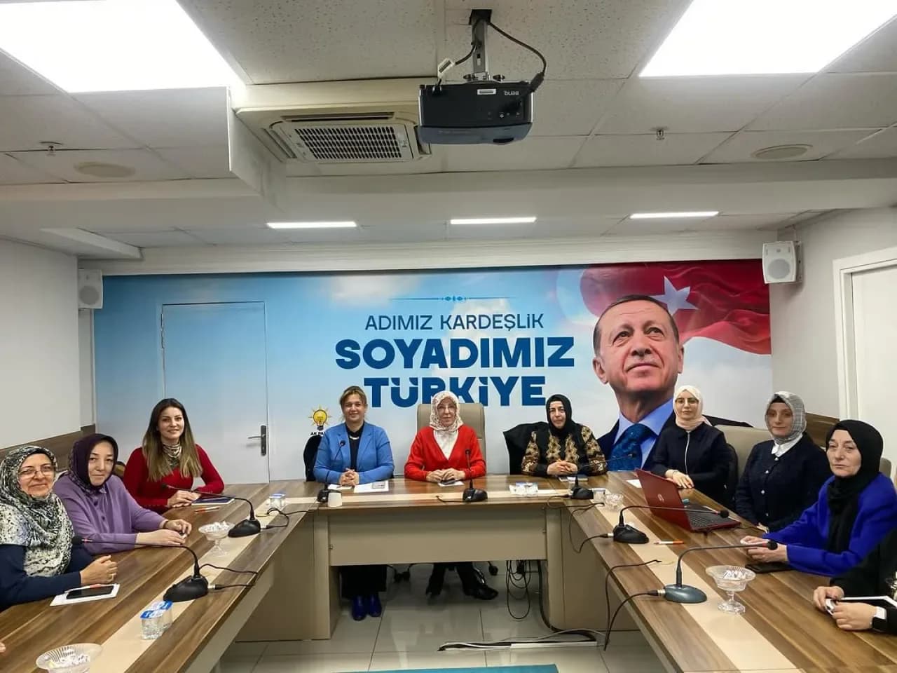 AK Parti Ümraniye Kadın Kolları Yönetim Kurulu Toplantısı Yapıldı AK Parti Ümraniye Kadın Kolları Yönetim Kurulu Toplantısı Yapıldı