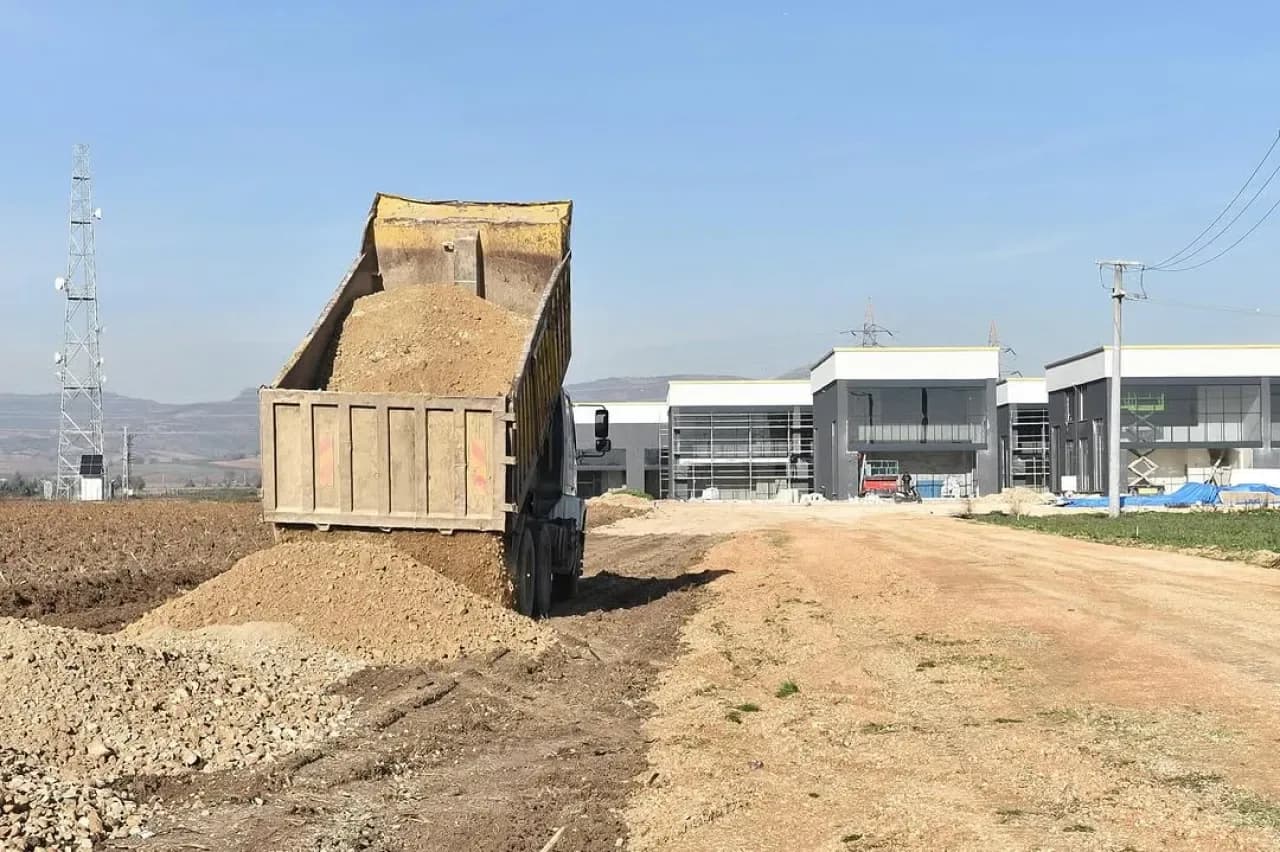 Yenişehir'de Ulaşım Rahatladı: Galericiler Sitesi Bağlantı Yolu Hizmete Açıldı Yenişehir'de Ulaşım Rahatladı: Galericiler Sitesi Bağlantı Yolu Hizmete Açıldı