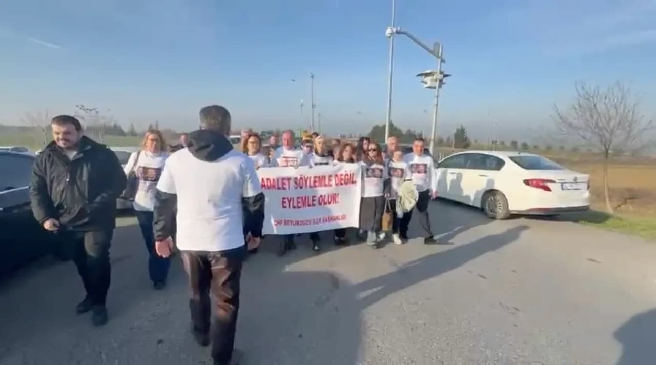 CHP Beylikdüzü'nden Silivri'de Adalet Nöbeti: Siyasi Tutsaklar İçin Sesler Yükseldi CHP Beylikdüzü'nden Silivri'de Adalet Nöbeti: Siyasi Tutsaklar İçin Sesler Yükseldi