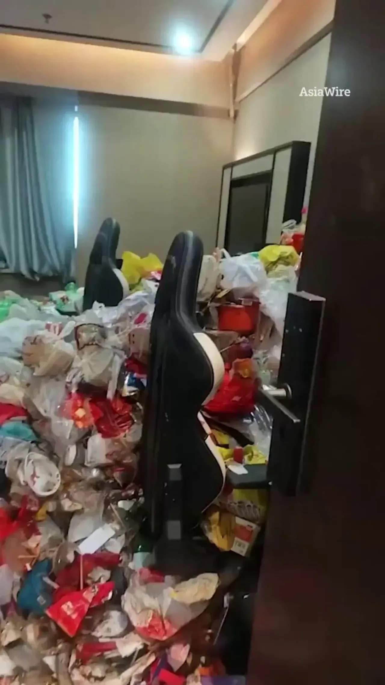 Çin'de Bir Genç, 2 Yıl Boyunca Hiç Çıkmadığı Otel Odasında Bilgisayar Oyunu Oynadı