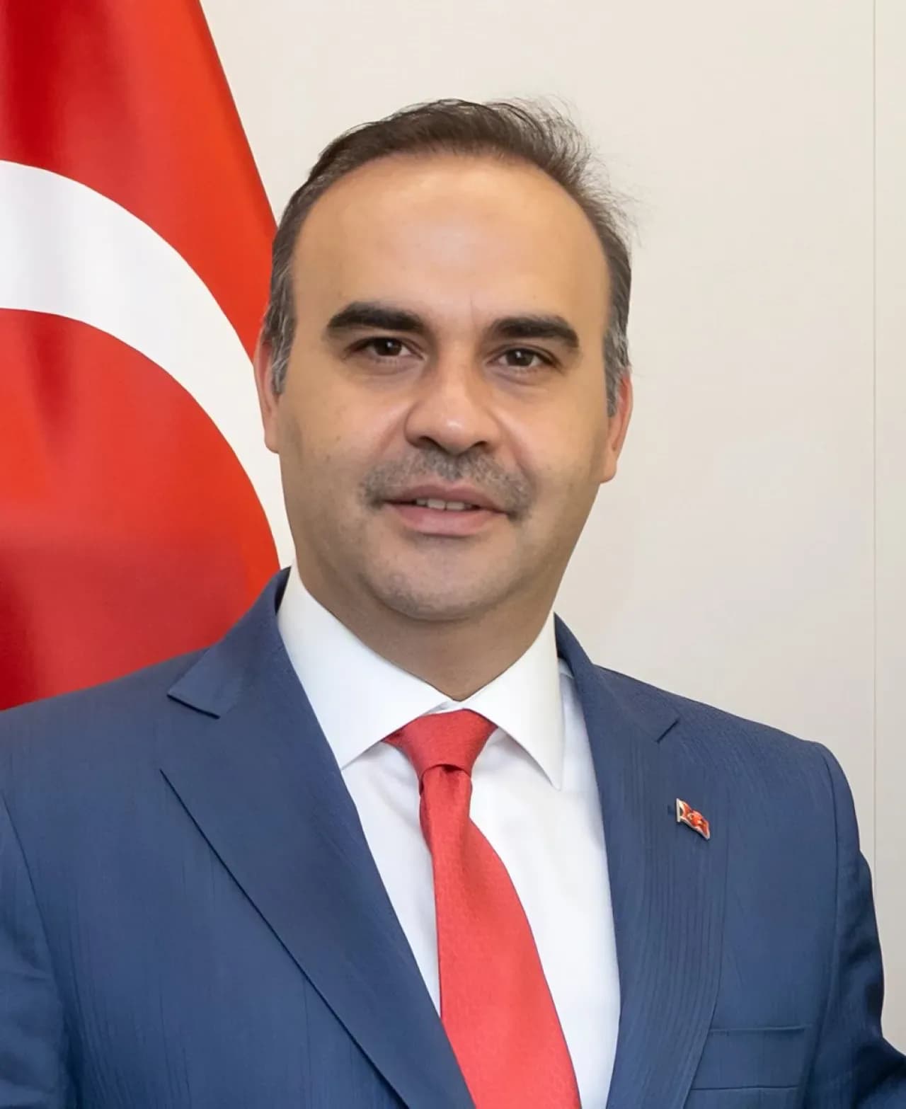 Türkiye'de Esnaf ve Sanatkarlara Devlet Desteği: Kredi Faizlerinin Yarısı Hükümet Tarafından Karşılanıyor Türkiye'de Esnaf ve Sanatkarlara Devlet Desteği: Kredi Faizlerinin Yarısı Hükümet Tarafından Karşılanıyor