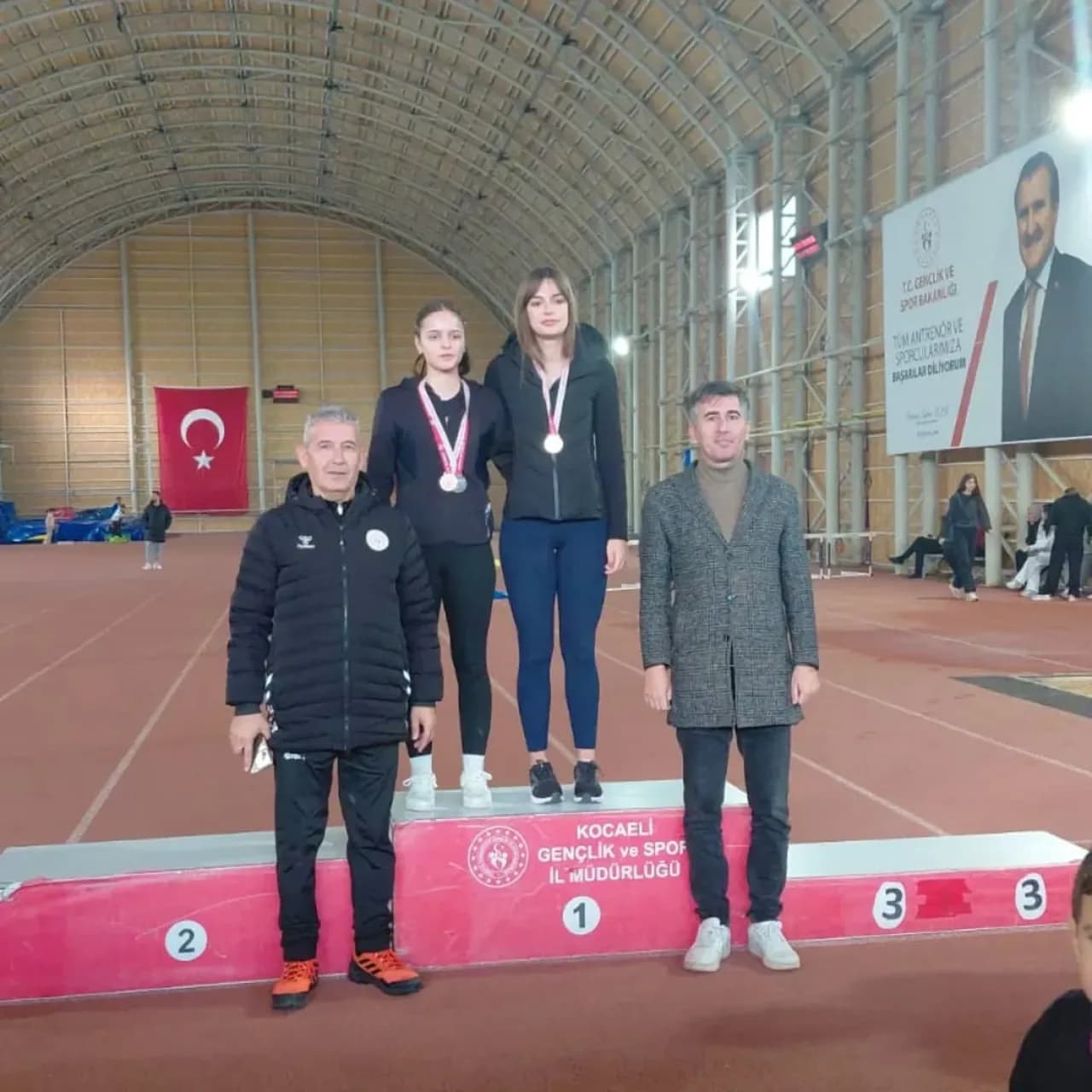 Darıcalı Genç Atletler Kocaeli Şampiyonası'ndan Madalyalarla Döndü