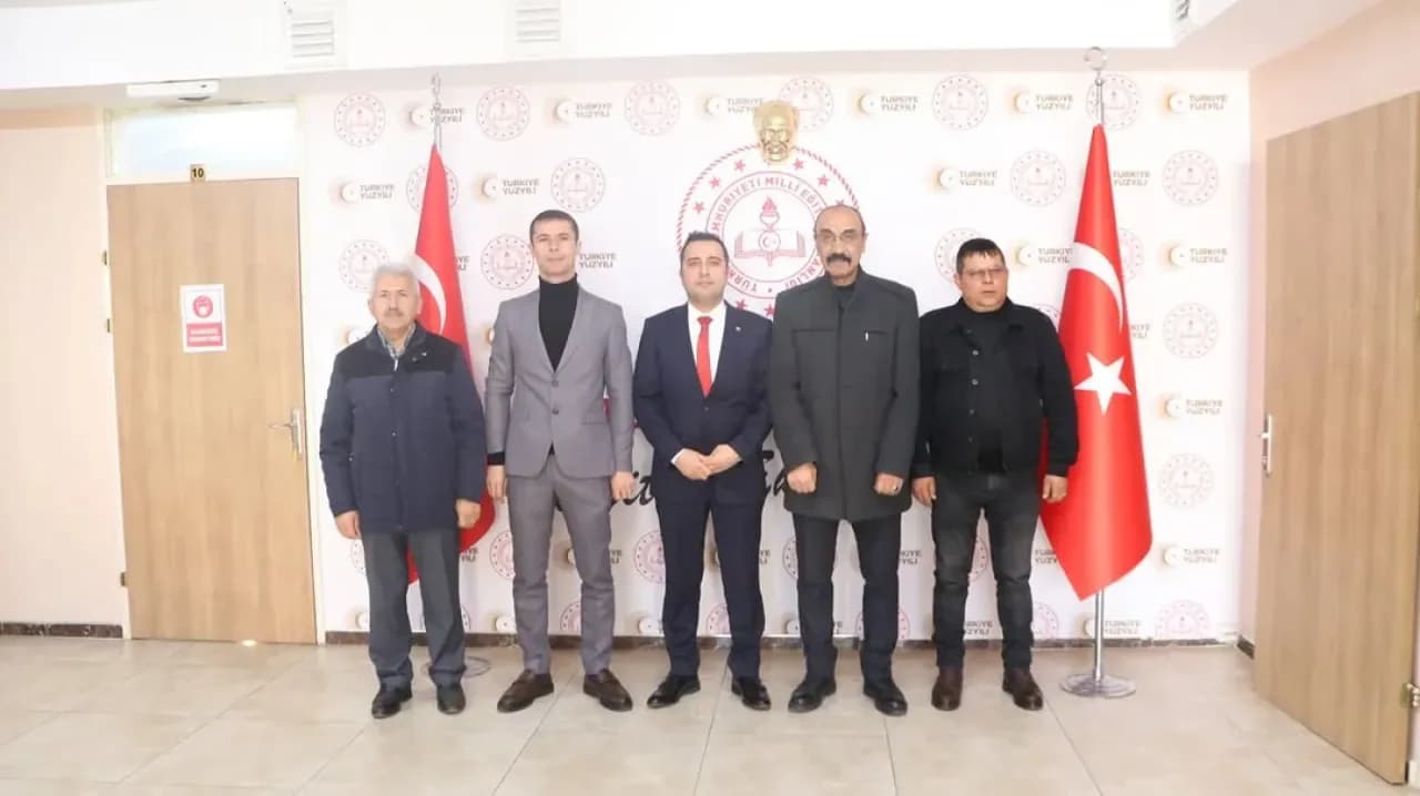 MHP Elmadağ Teşkilatı, Yeni İlçe Milli Eğitim Müdürü Eren Gökduman'ı Ziyaret Etti MHP Elmadağ Teşkilatı, Yeni İlçe Milli Eğitim Müdürü Eren Gökduman'ı Ziyaret Etti
