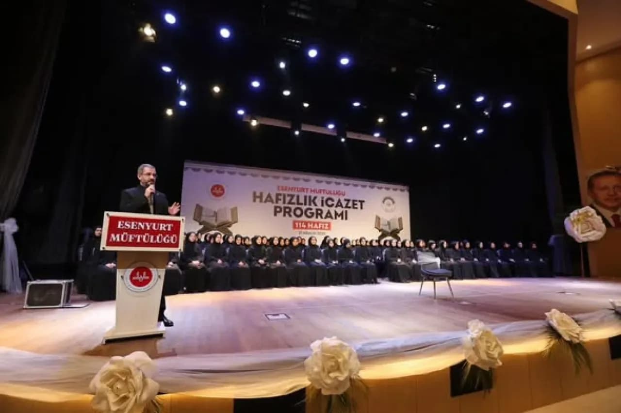 Esenyurt'ta 114 Kız Öğrenciye Hafızlık İcazet Belgesi Verildi