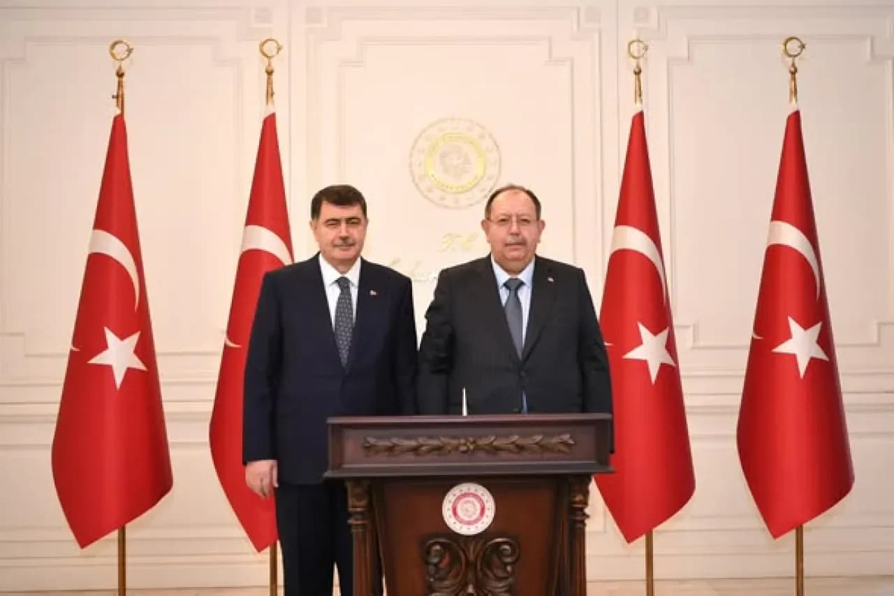 YSK Eski Başkanı Ahmet Yener Ankara Valisi Şahin'i Ziyaret Etti YSK Eski Başkanı Ahmet Yener Ankara Valisi Şahin'i Ziyaret Etti