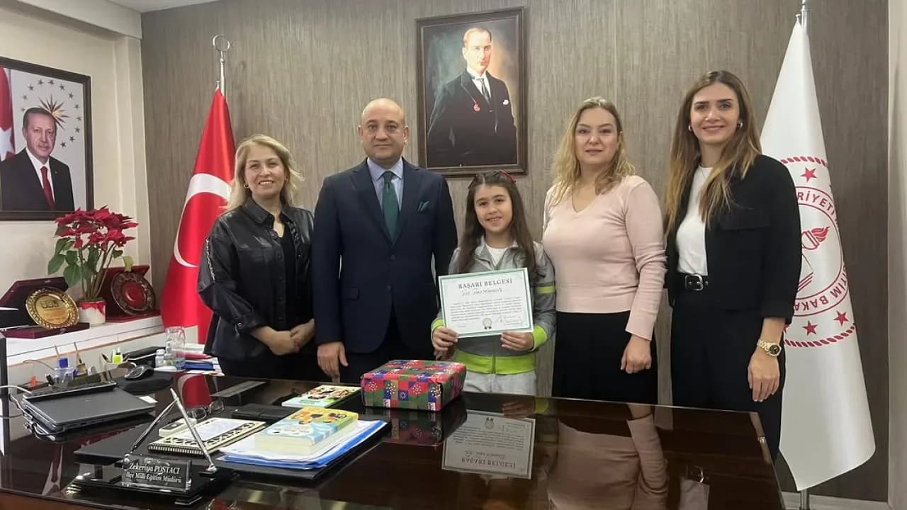 Beylikdüzü'nde "Geleceğin Yazarları" Projesinde İlçe Birincisi Belli Oldu Beylikdüzü'nde "Geleceğin Yazarları" Projesinde İlçe Birincisi Belli Oldu