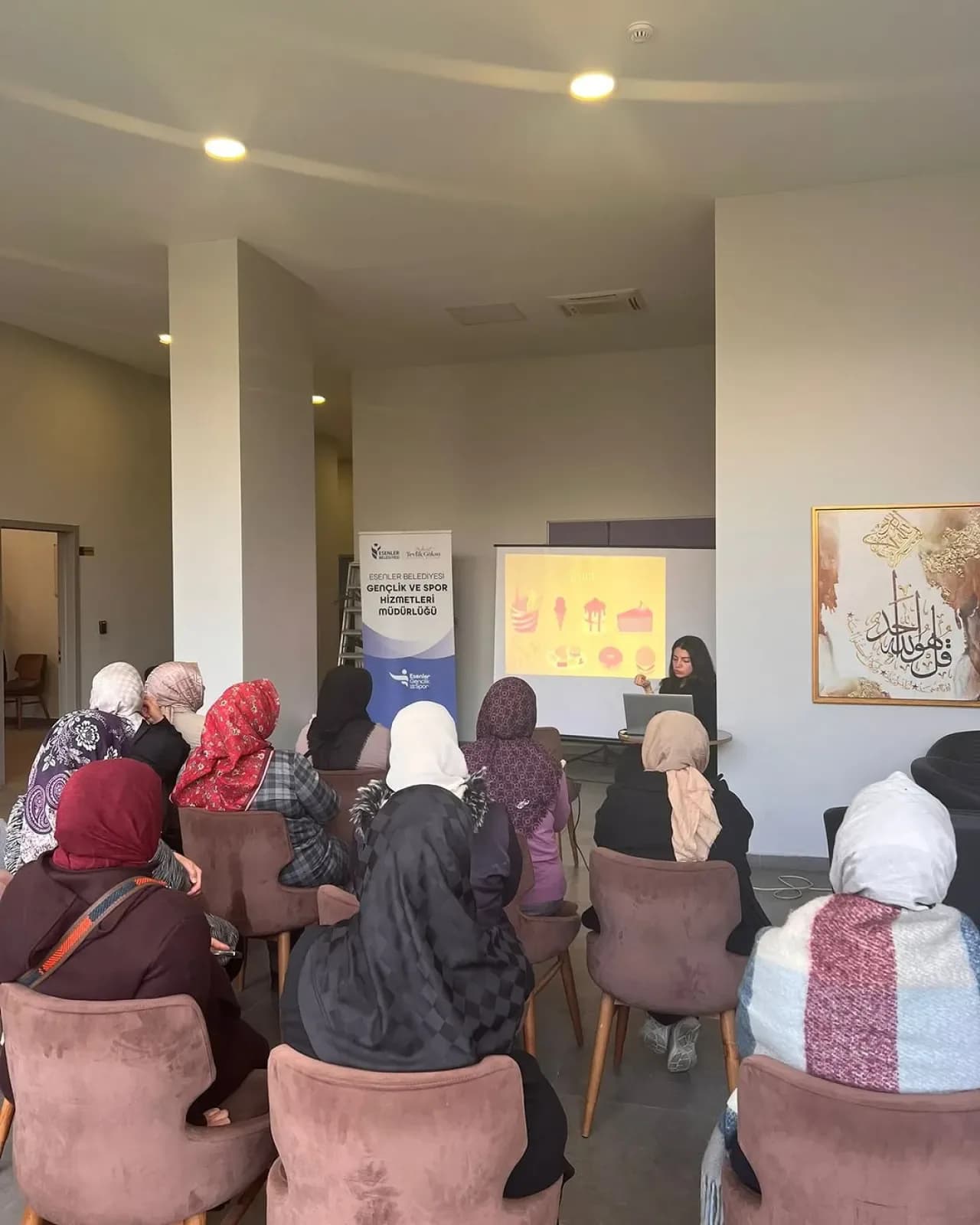 Esenler'de Gençlere Sağlıklı Yaşam ve Dengeli Beslenme Semineri